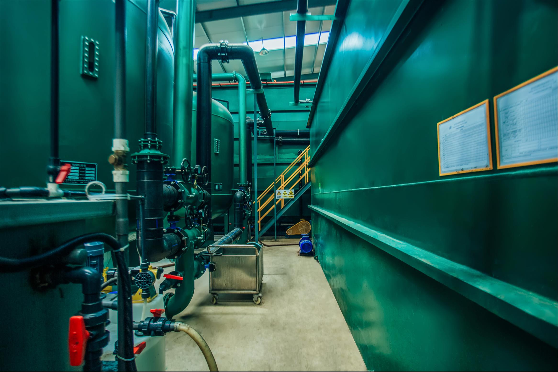 噴涂廢水采用傳統(tǒng)的氣浮+沉淀處理后回用，消除排放風(fēng)險(xiǎn)。